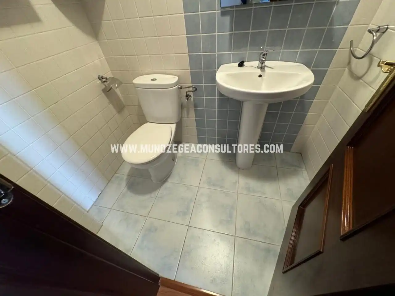 Bathroom of Flat for rent in Lucena  with Air Conditioner, Heating and Storage room