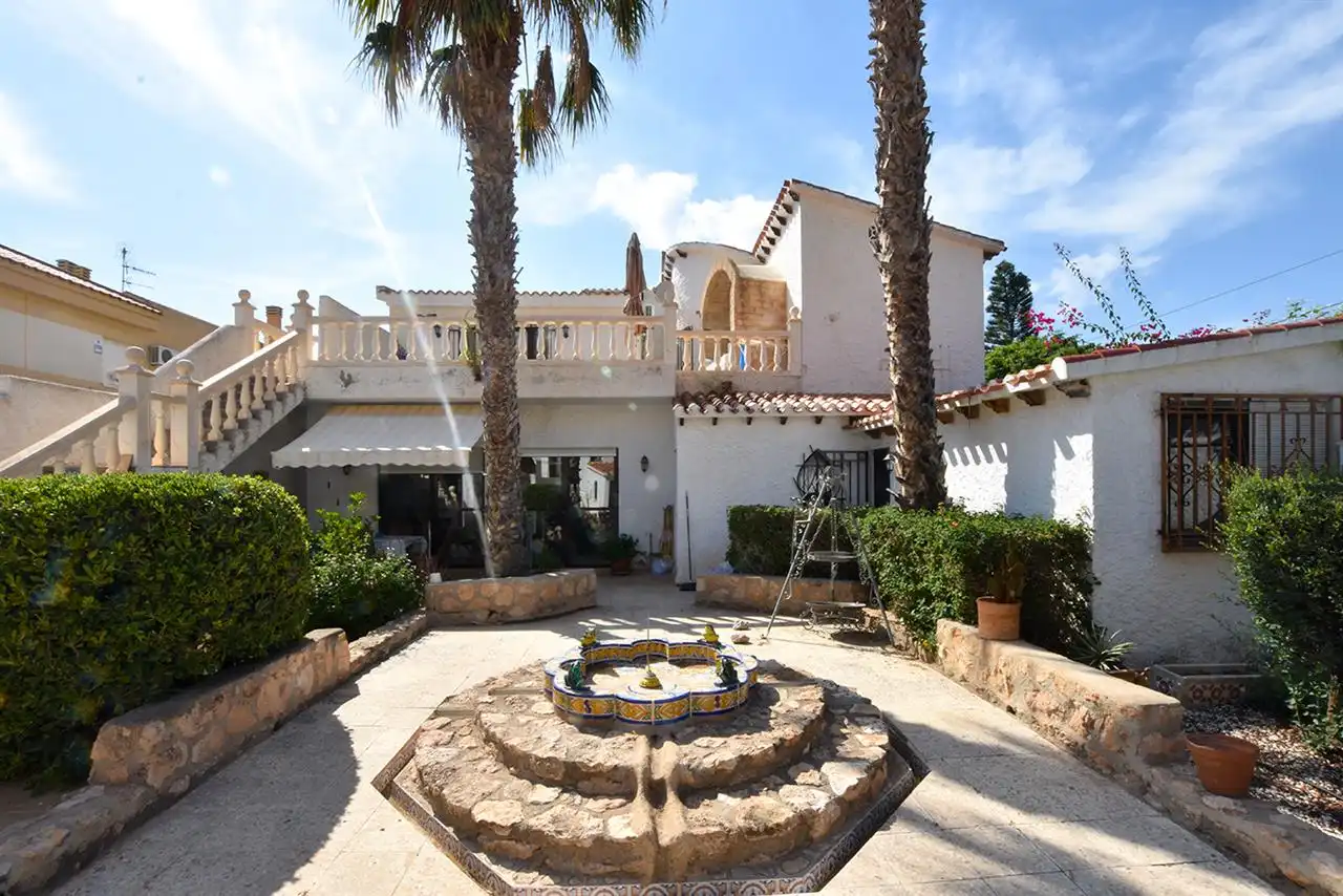 Exterior view of Houses for sale in Águilas  with Air Conditioner, Private garden and Storage room