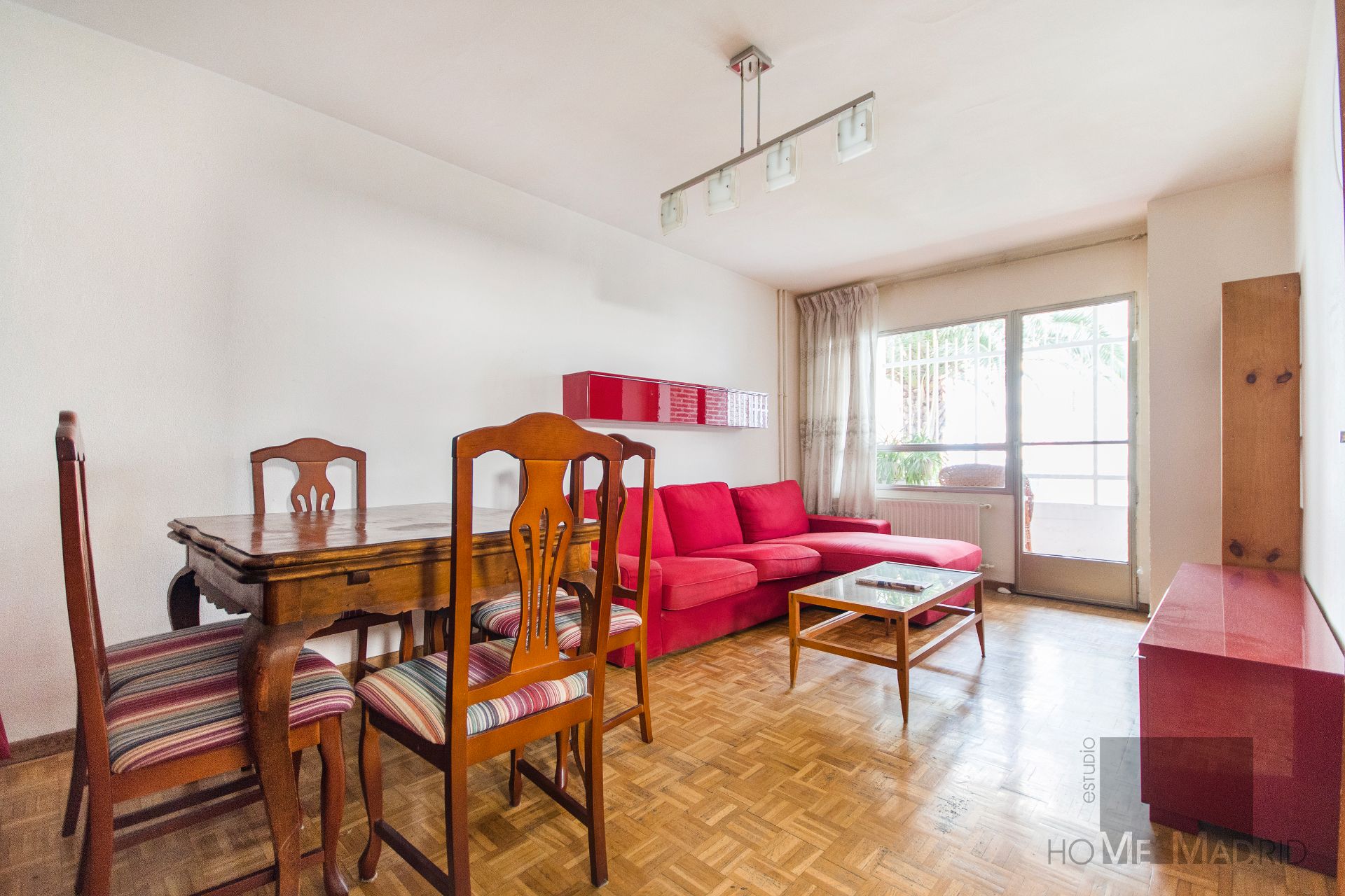 Living room of Flat for sale in  Madrid Capital  with Heating, Parquet flooring and Terrace