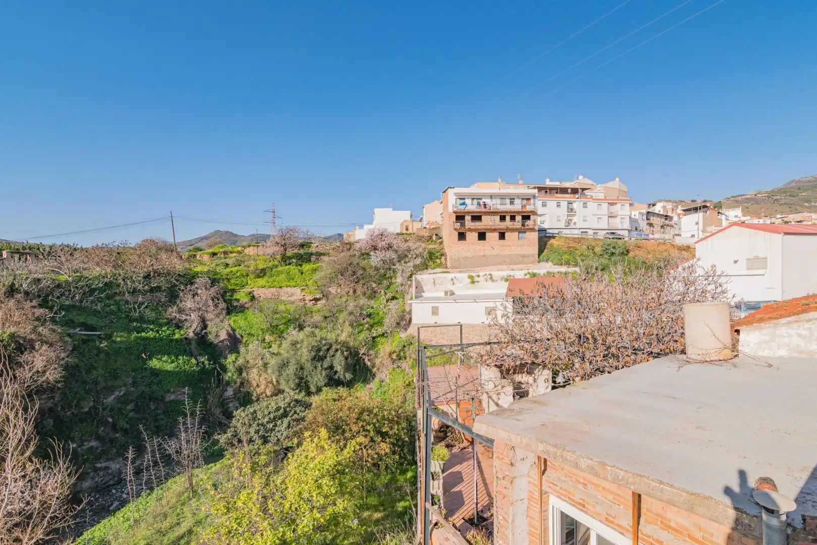 Vista exterior de Casa o xalet en venda en Molvízar amb Jardí privat, Terrassa i Traster