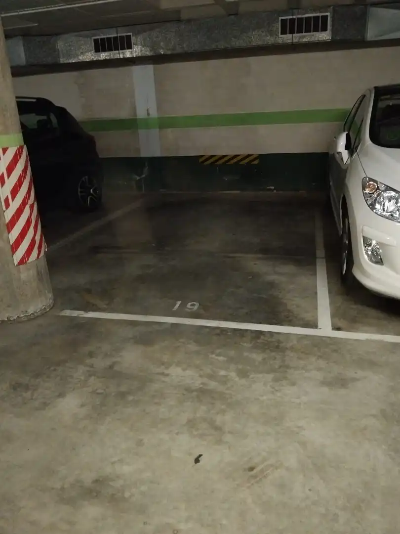 Parking de Garaje en venta en Cerdanyola del Vallès con Alarma