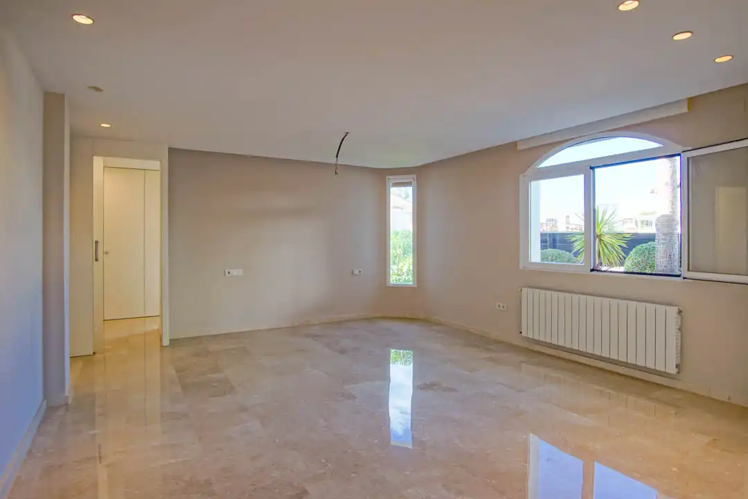 Sala d'estar de Casa o xalet en venda en L'Alfàs del Pi amb Calefacció, Terrassa i Piscina