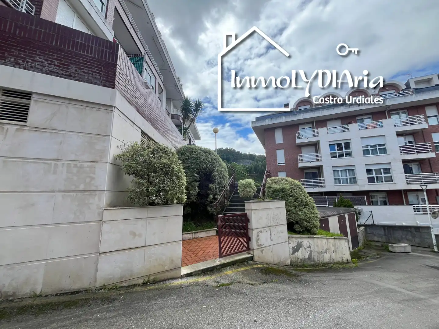 Vista exterior de Piso en venta en Castro-Urdiales con Calefacción, Parquet y Terraza