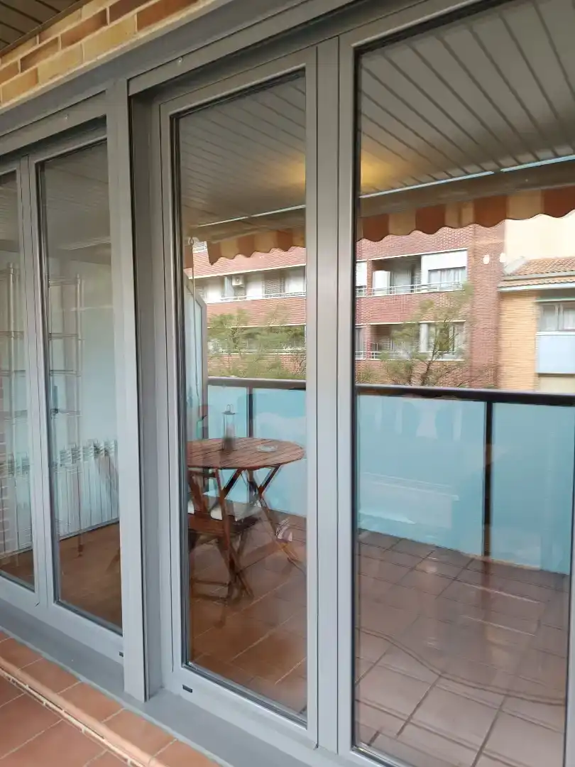 Terrassa de Pis en venda en  Huesca Capital amb Aire condicionat, Piscina i Balcó