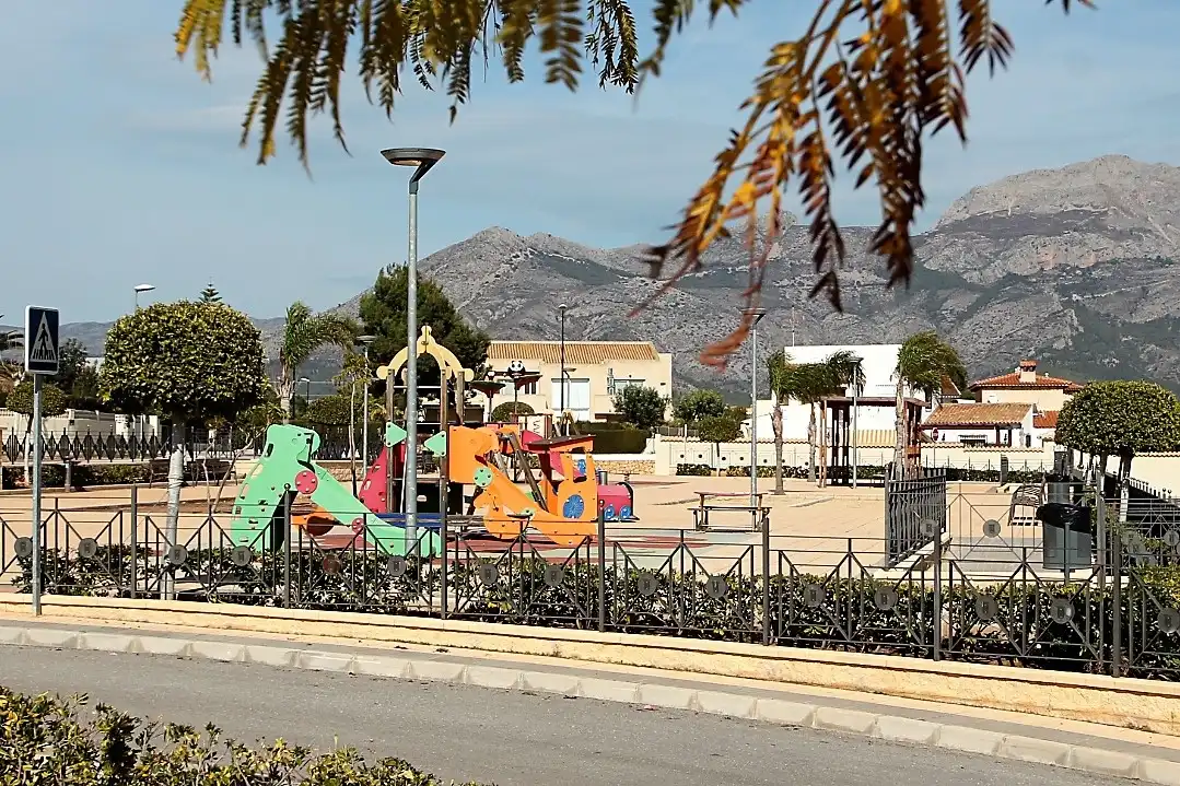 Vista exterior de Casa o xalet en venda en L'Alfàs del Pi amb Aire condicionat, Calefacció i Piscina