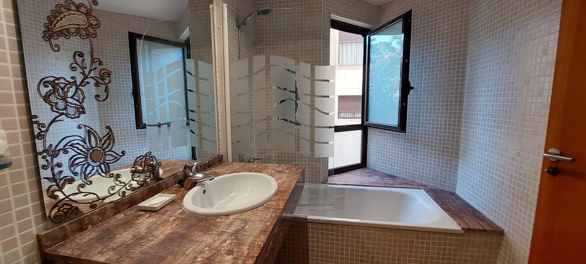 Bany de Planta baixa en venda en Salou amb Aire condicionat, Calefacció i Jardí privat