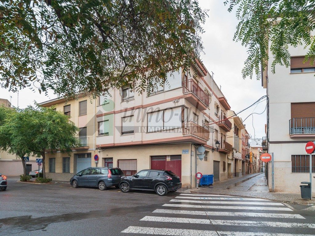 Vista exterior de Edifici en venda en Almazora / Almassora