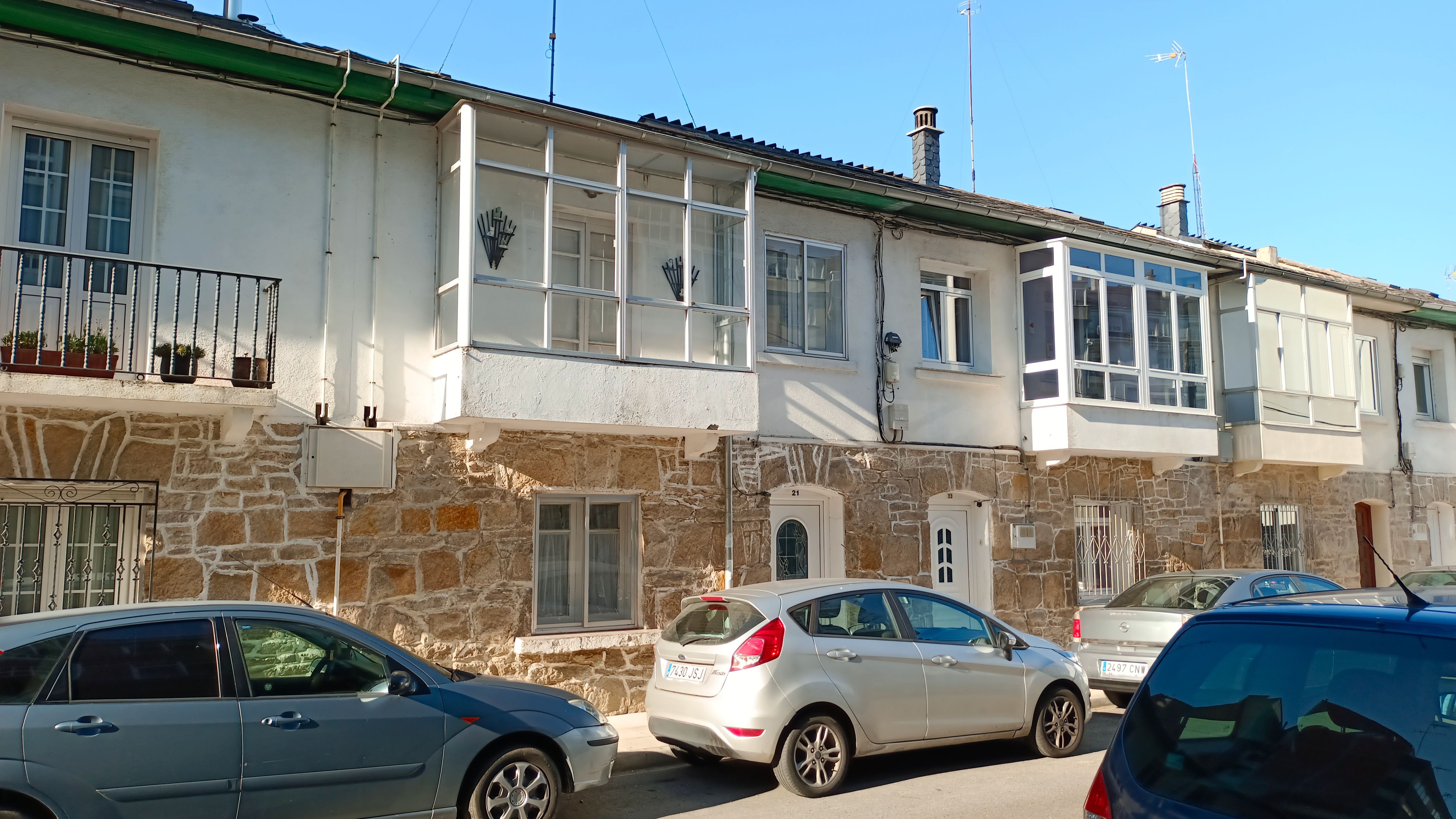Vista exterior de Casa adosada en venda en Vilalba amb Calefacció, Traster i Moblat