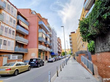Local comercial en venda a Castell - Poble Vell