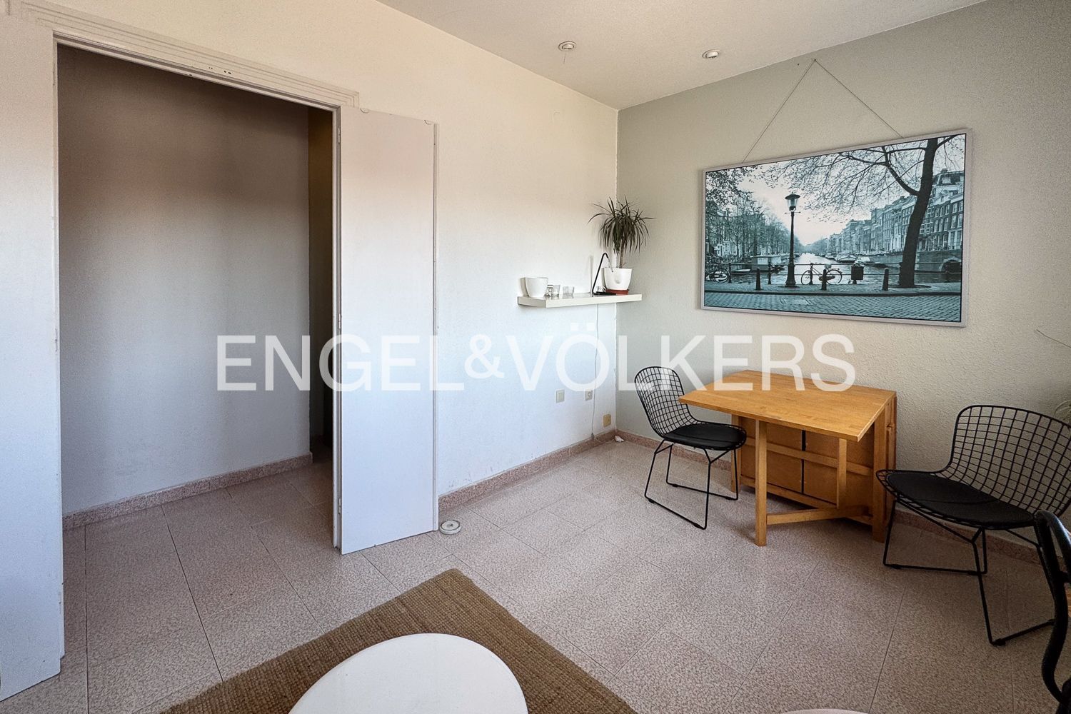 Menjador de Apartament de lloguer en  Valencia Capital amb Calefacció, Moblat i Balcó