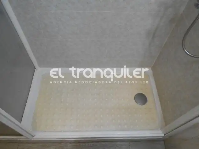Penthouse with lift to rent in Calle Torres Miranda, imagen 32