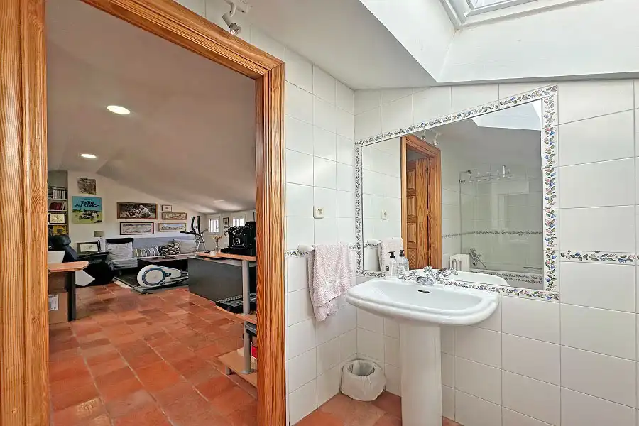 Bathroom of Houses for sale in Hoyo de Manzanares  with Air Conditioner, Heating and Private garden