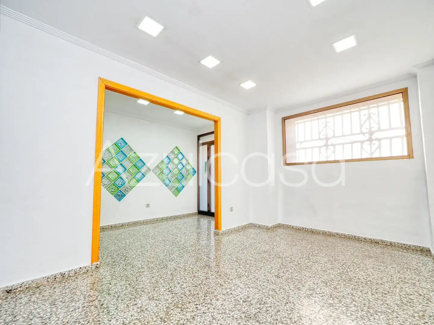 Commercial properties for sale in Alicante / Alacant  with Air Conditioner