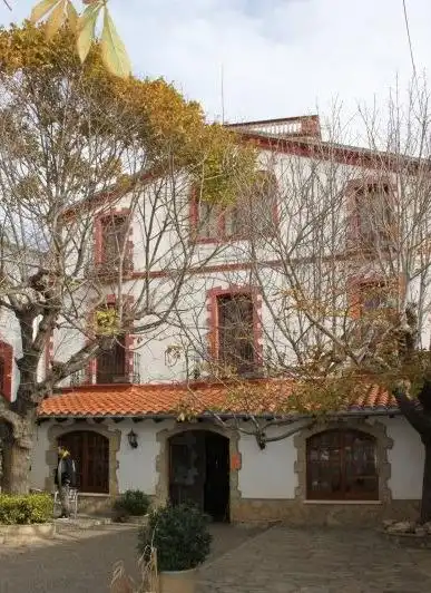 Vista exterior de Finca rústica en venda en Vilafranca del Penedès amb Jardí privat i Traster