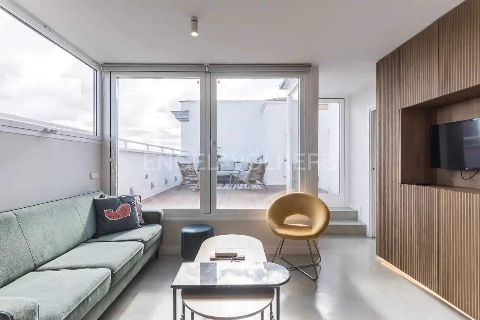 Wohnzimmer von Dachboden zum Verkauf in Madrid mit Klimaanlage, Heizung und Terrasse