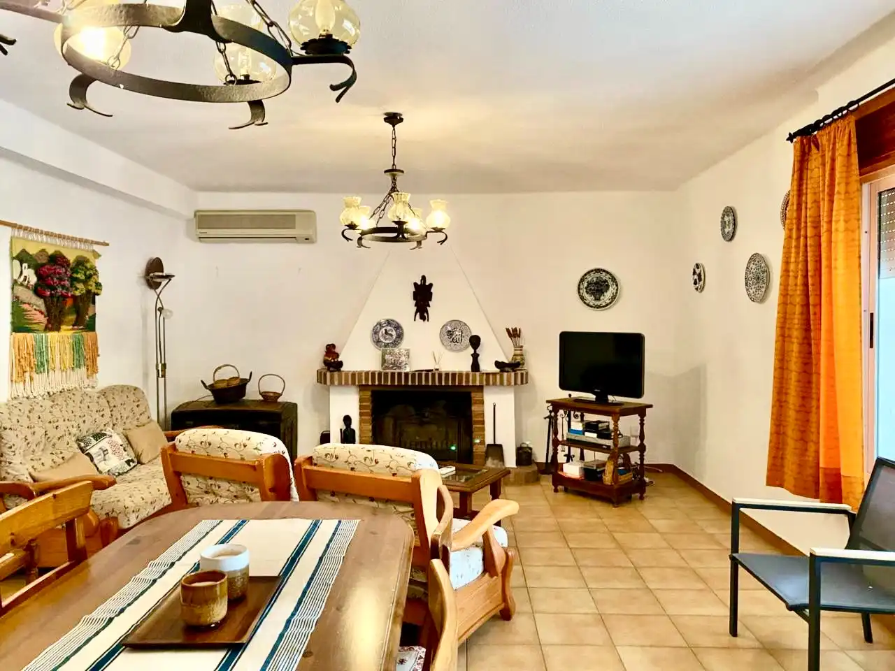 Sala de estar de Casa o chalet en venta en Elda con Aire acondicionado, Jardín privado y Terraza