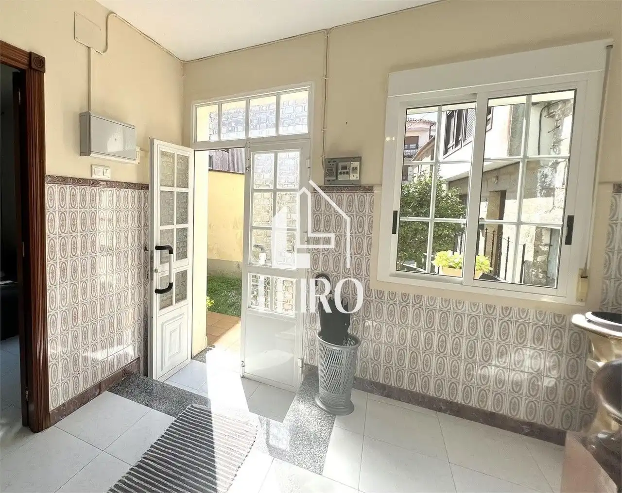 Außenansicht von Einfamilien-Reihenhaus zum Verkauf in A Illa de Arousa  mit Heizung, Privatgarten und Terrasse