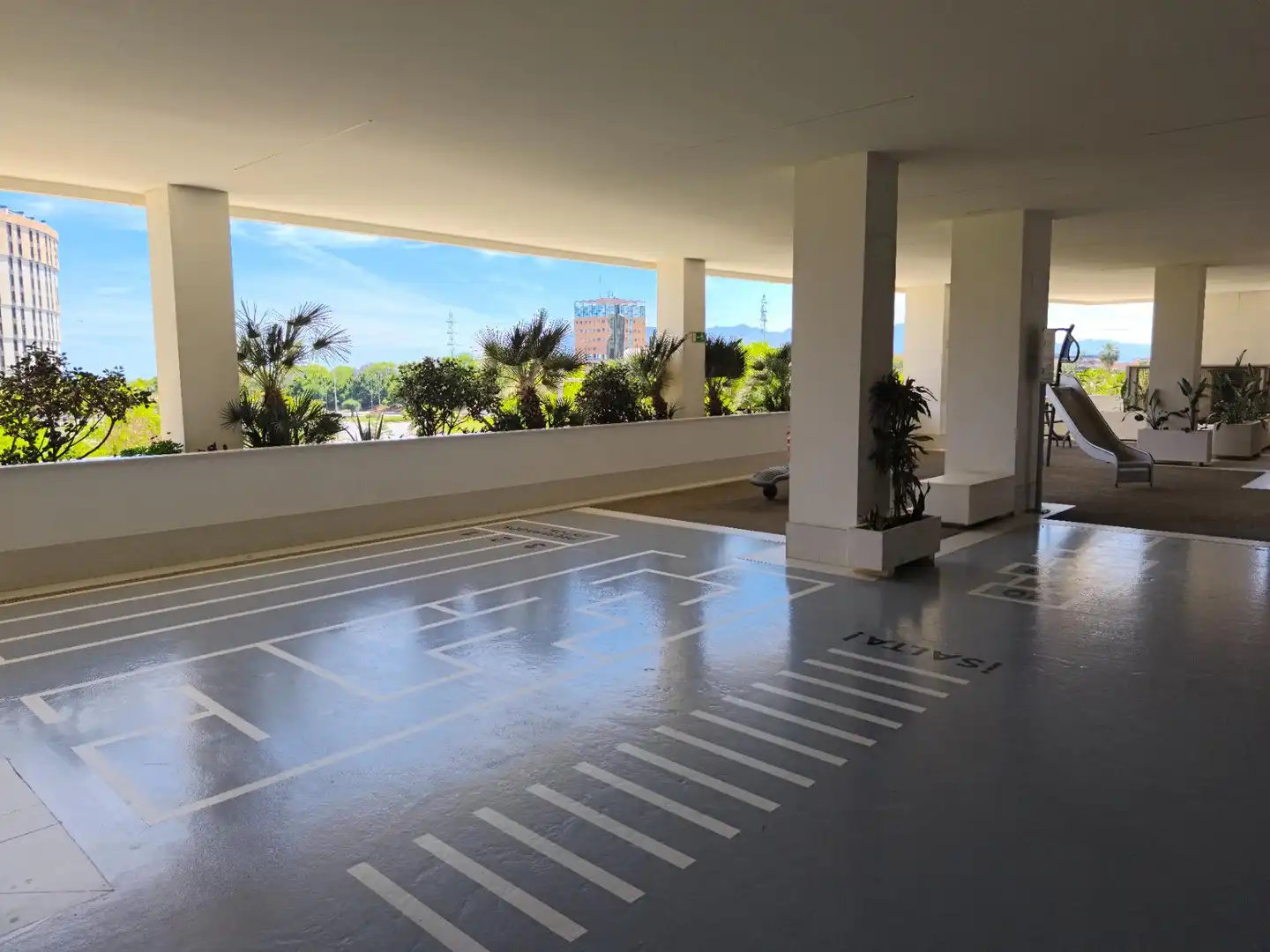 Parking de Piso de alquiler en Málaga con Aire acondicionado, Calefacción y Terraza