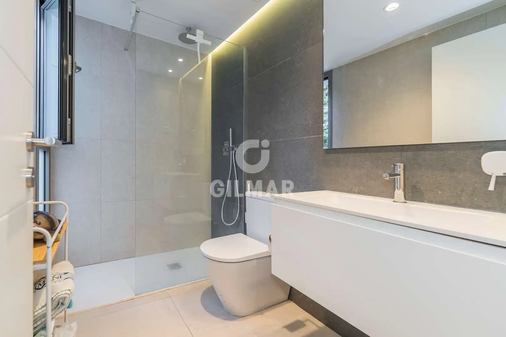 Bathroom of Flat for sale in Madrid  with Heating, Private garden and Storage room