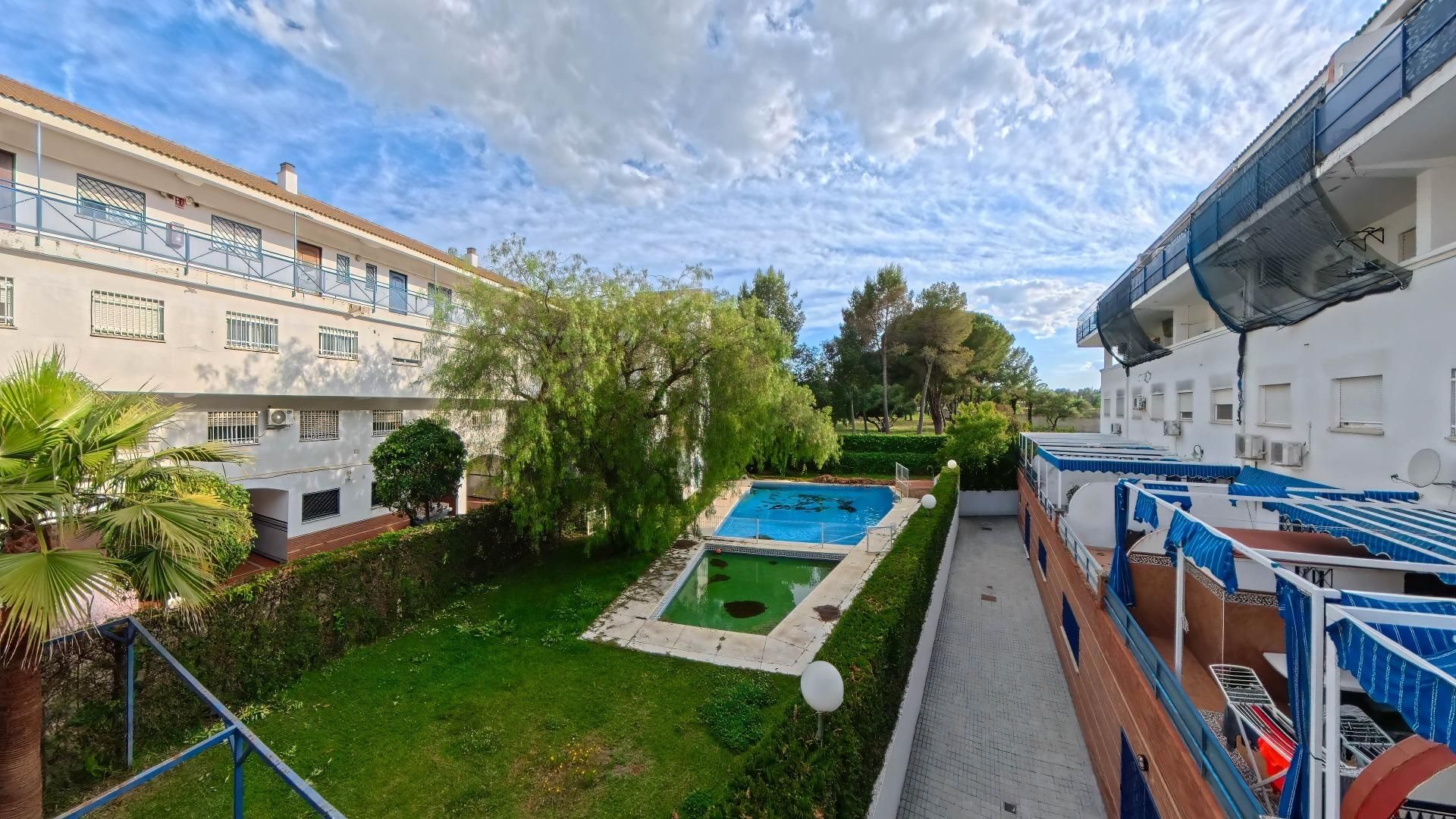 Piscina de Dúplex en venda en Camas amb Aire condicionat, Terrassa i Piscina comunitària