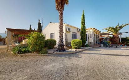 Vista exterior de Casa o xalet en venda en Crevillent amb Aire condicionat, Jardí privat i Terrassa