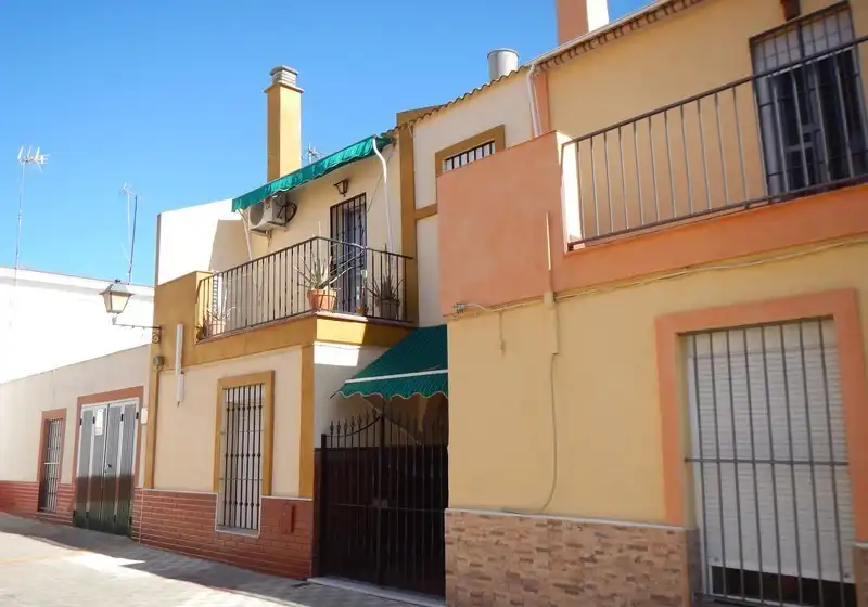 Vista exterior de Casa o xalet en venda en Coria del Río
