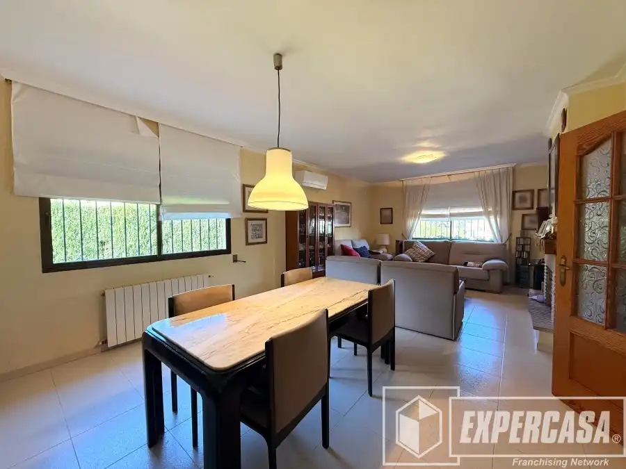 Sala d'estar de Casa o xalet en venda en Riba-roja de Túria amb Aire condicionat, Calefacció i Terrassa