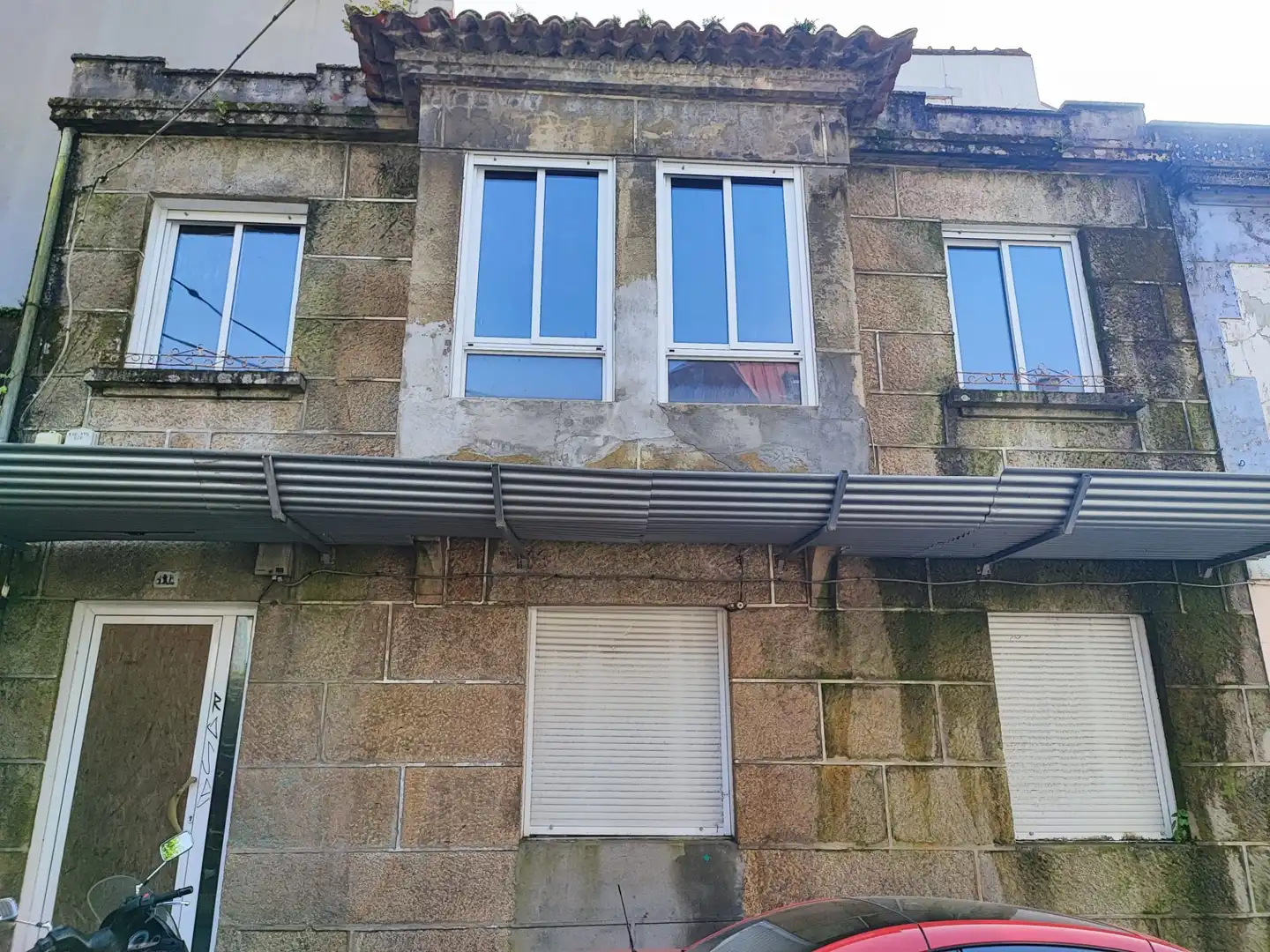 Vista exterior de Edifici en venda en Vigo 