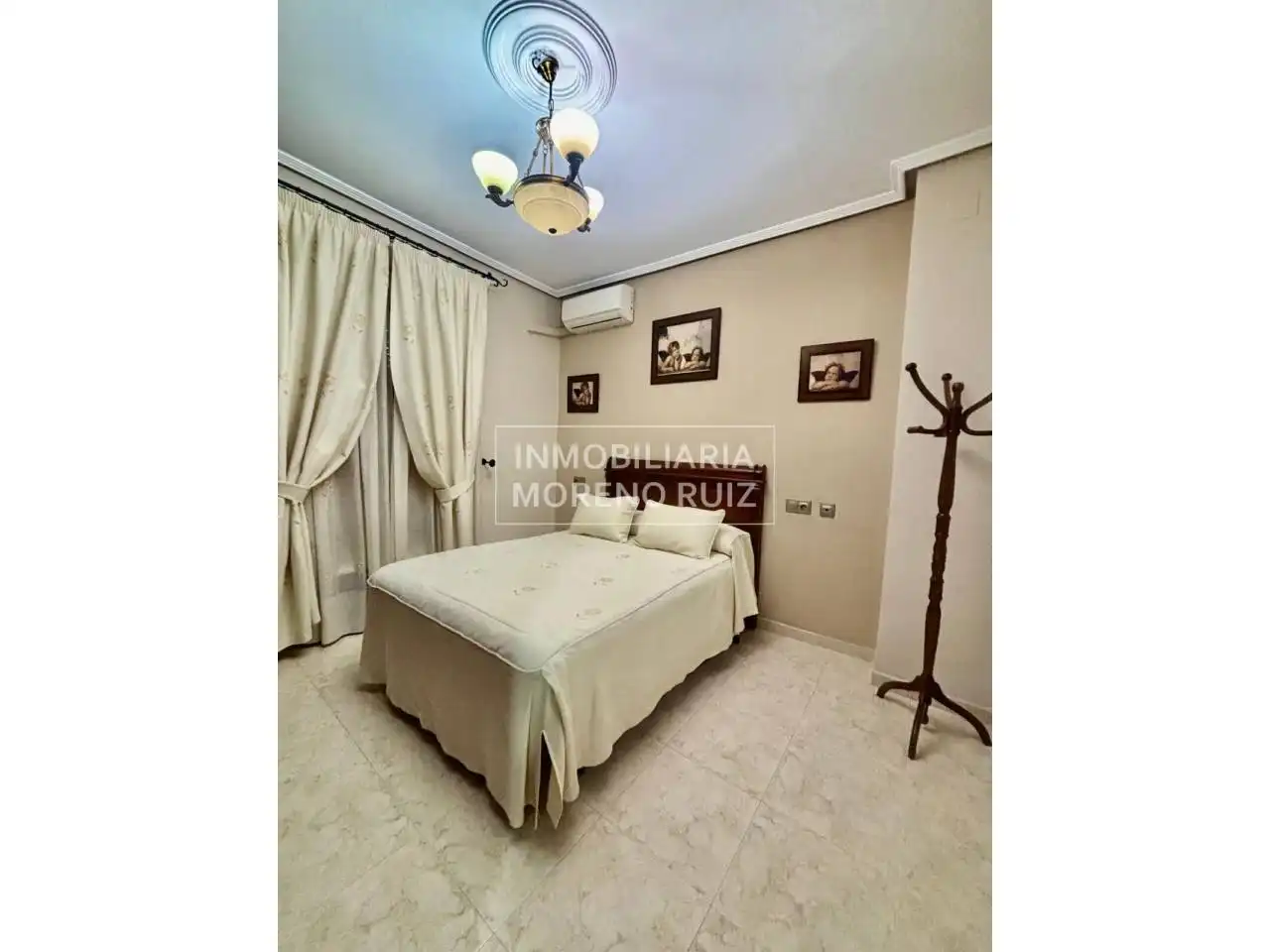 Dormitori de Casa o xalet en venda en Baena