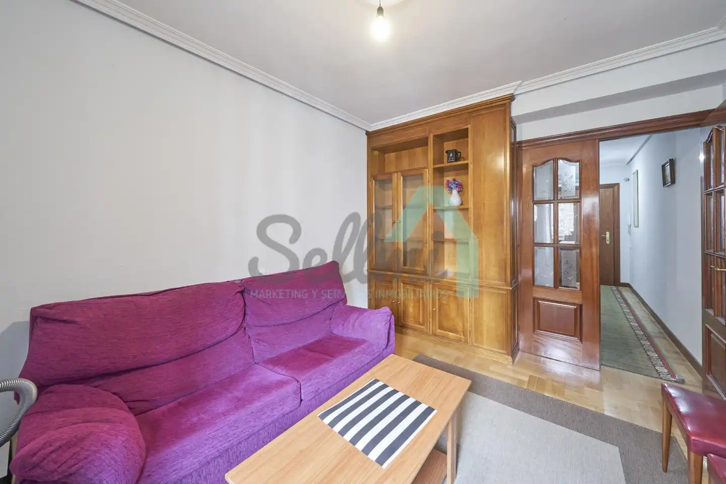 Living room of Flat for rent in Oviedo   with Heating, Parquet flooring and Furnished