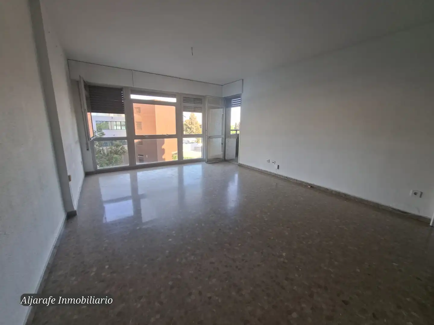 Living room of Flat for sale in Sevilla  with Air Conditioner, Heating and Private garden