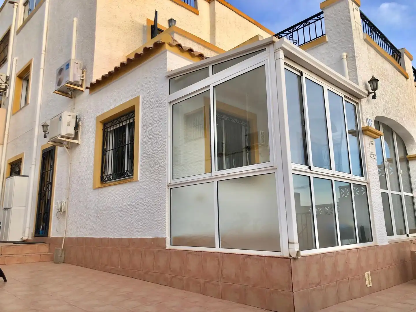 Außenansicht von Haus oder Chalet zur Miete in Orihuela mit Klimaanlage, Heizung und Terrasse