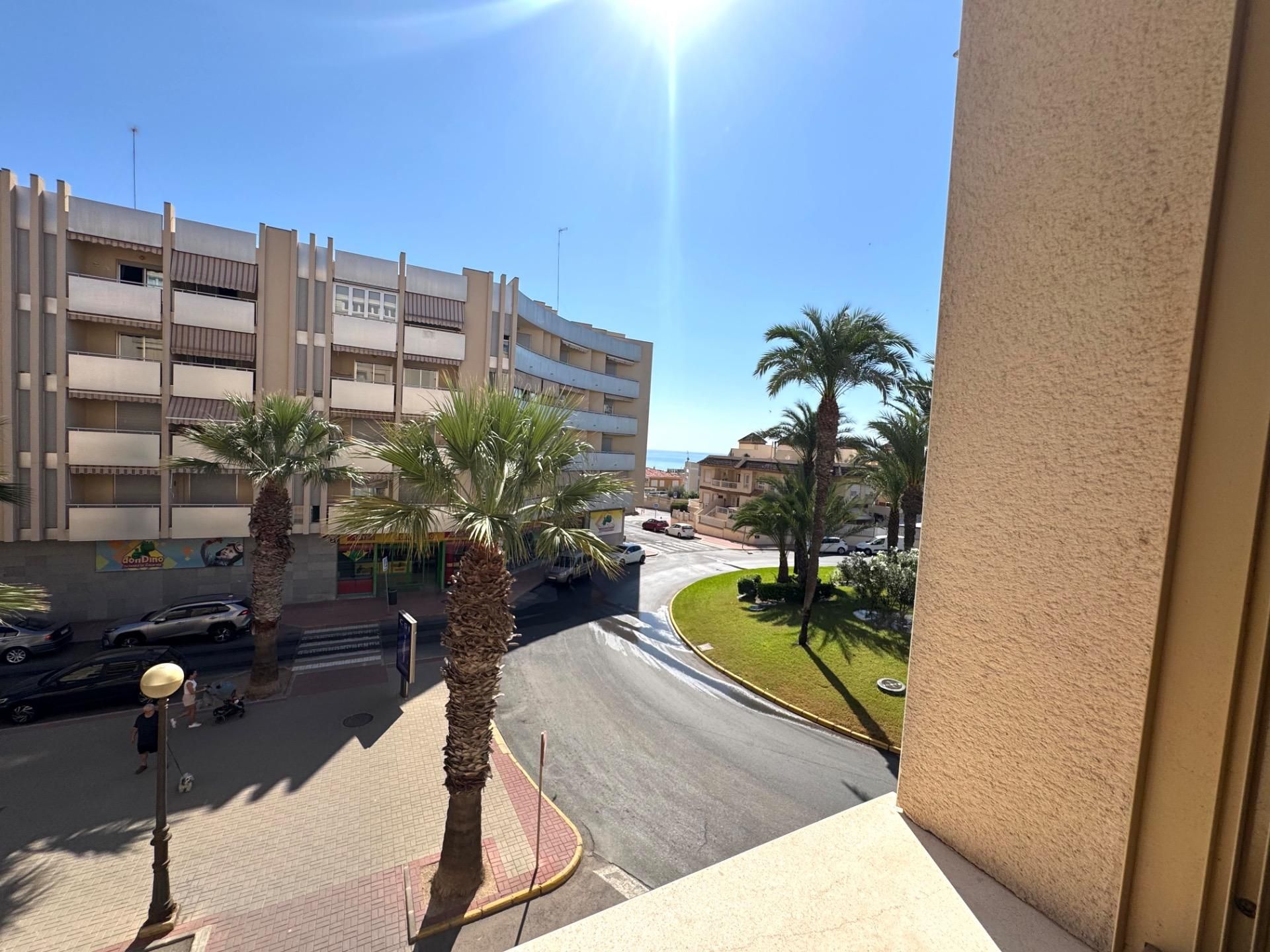 Vista exterior de Apartament en venda en Guardamar del Segura amb Aire condicionat, Terrassa i Traster