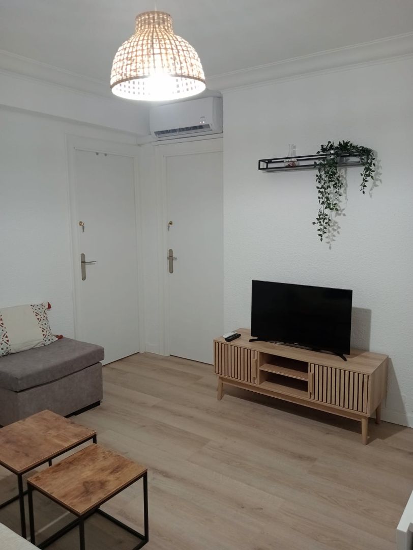 Sala d'estar de Pis en venda en  Zaragoza Capital amb Aire condicionat, Calefacció i Moblat