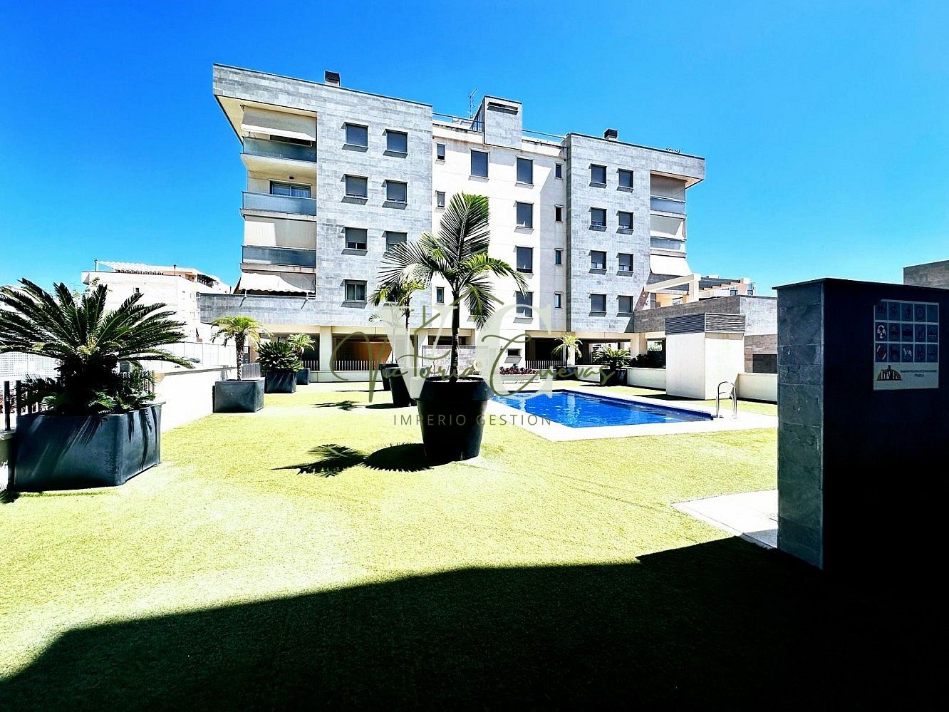 Vista exterior de Apartament en venda en Vélez-Málaga amb Jardí privat, Terrassa i Traster