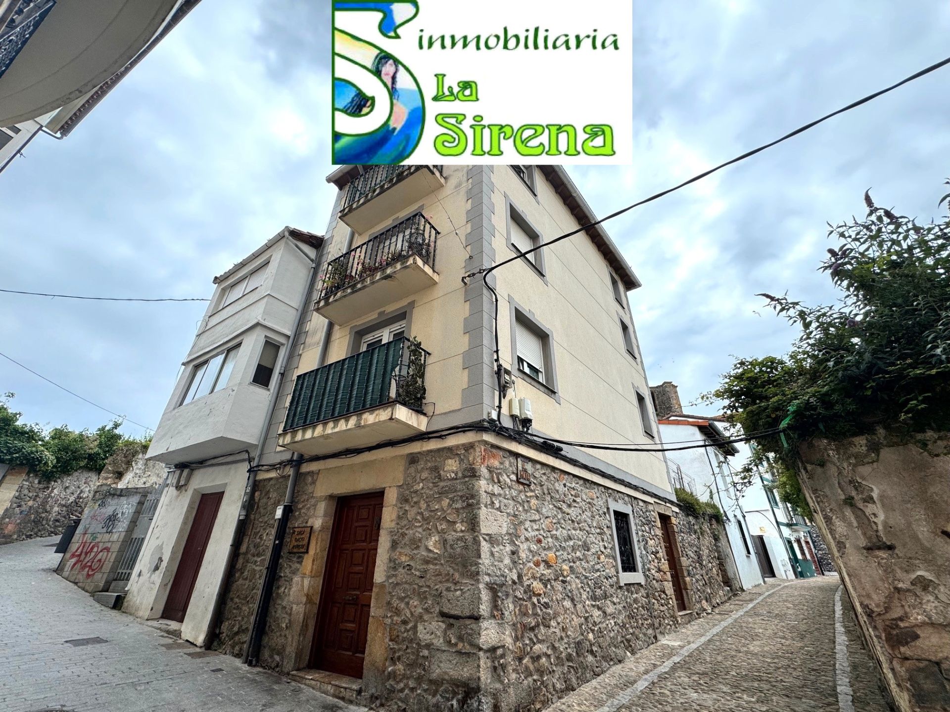 Vista exterior de Apartament de lloguer en Castro-Urdiales amb Calefacció, Moblat i Rentadora
