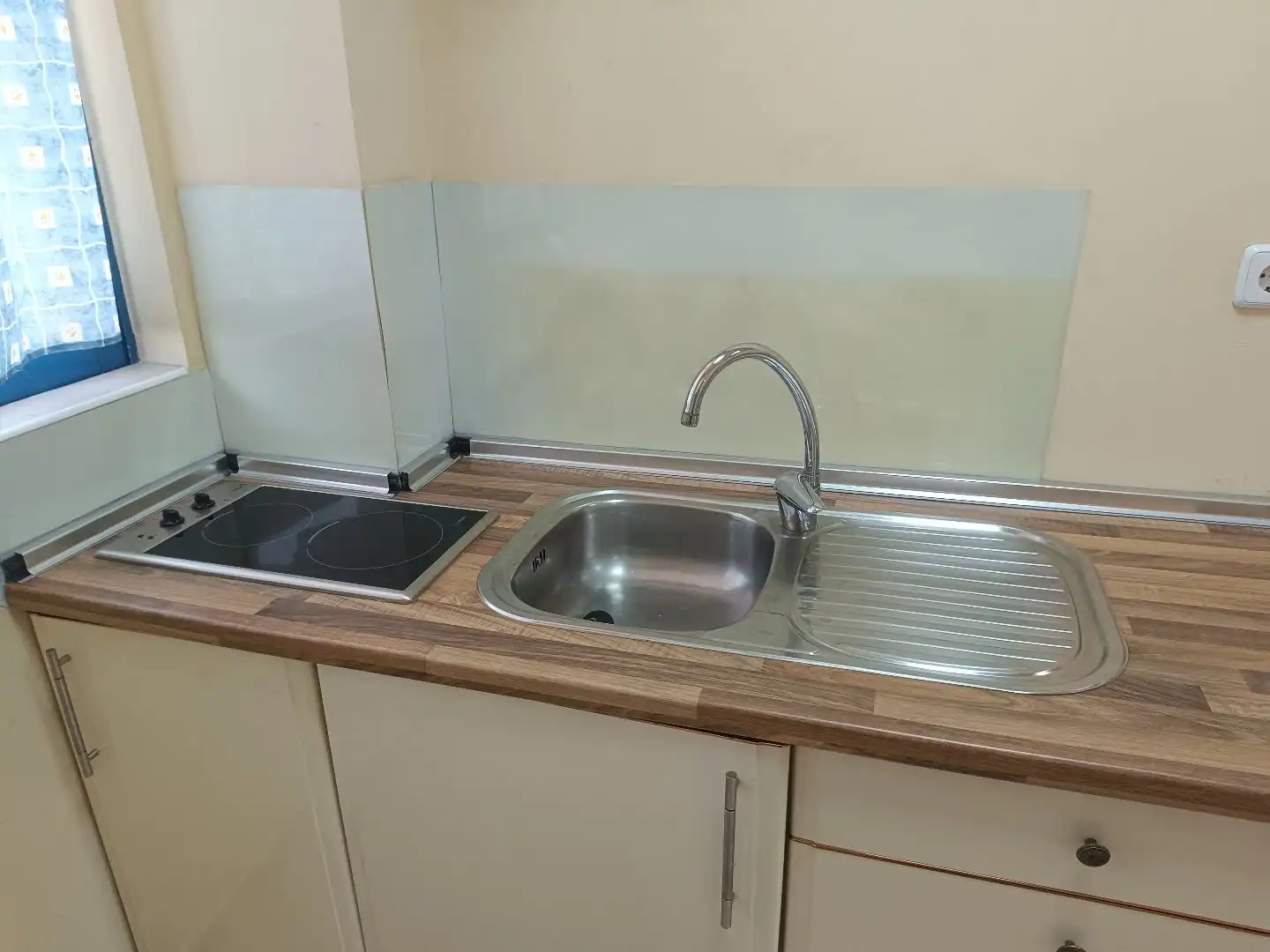 Cocina de Local de alquiler en Arroyomolinos (Madrid) con Amueblado, Internet y Alarma