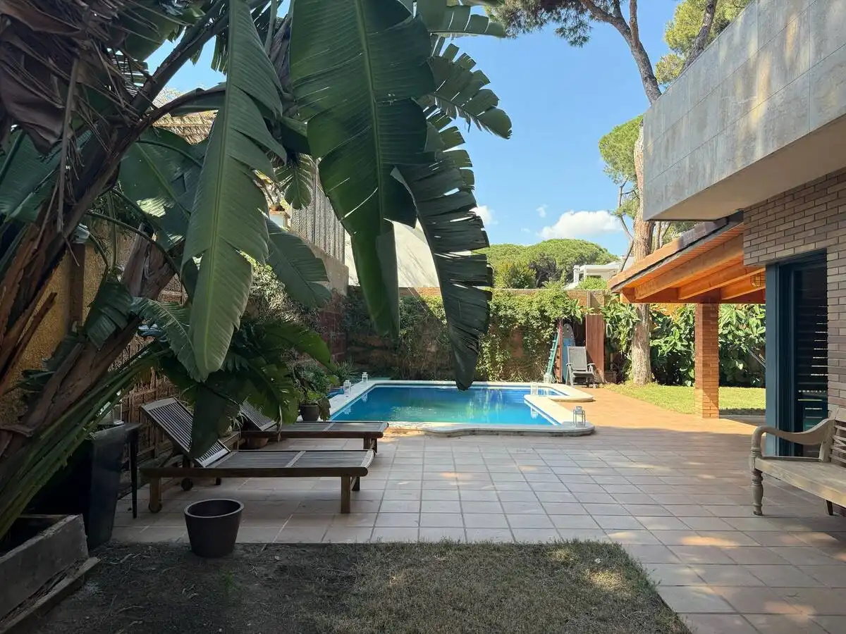 Swimming pool of Houses for rent in Castelldefels  with Air Conditioner, Private garden and Terrace