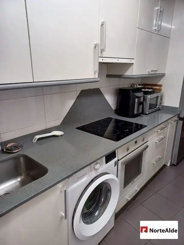 Cocina de Piso en venta en Barakaldo  con Calefacción, Trastero y Balcón