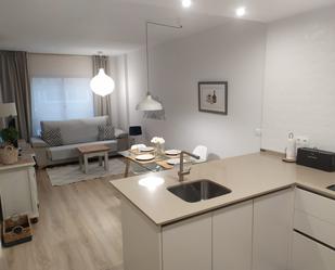 Cuina de Apartament de lloguer en Fuengirola amb Aire condicionat, Jardí privat i Terrassa