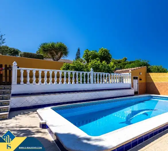Piscina de Casa o xalet en venda en Torrevieja amb Jardí privat, Terrassa i Moblat