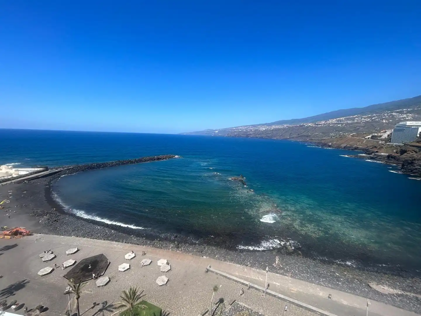 Vista exterior de Apartament en venda en Puerto de la Cruz amb Moblat i Piscina comunitària