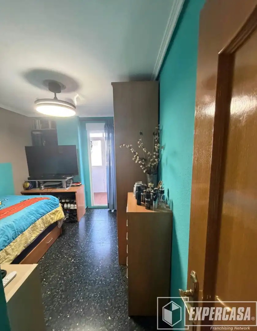 Schlafzimmer von Wohnungen zur Miete in Silla mit Klimaanlage, Terrasse und Möbliert
