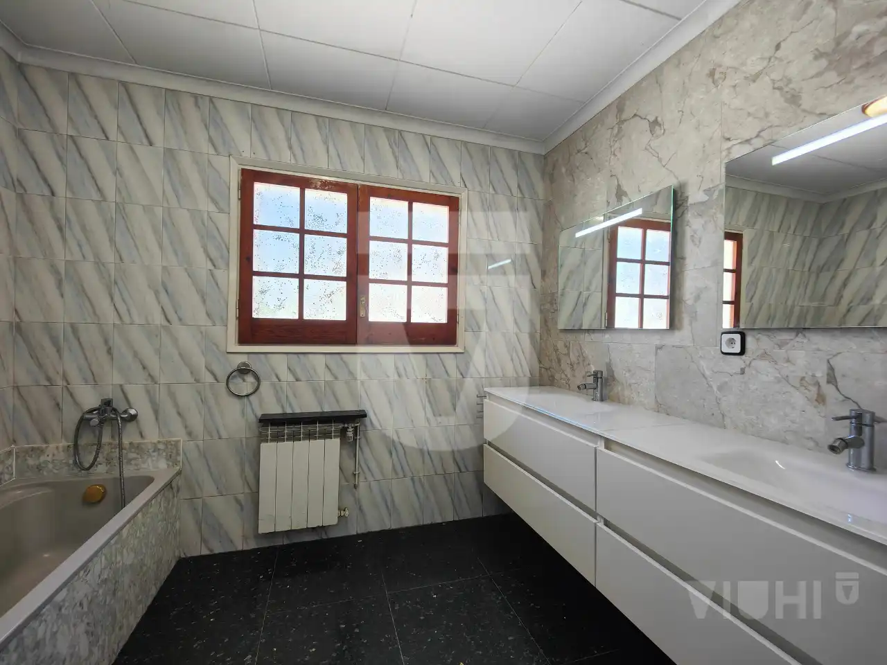 Baño de Casa o chalet en venta en Tiana con Aire acondicionado, Calefacción y Jardín privado