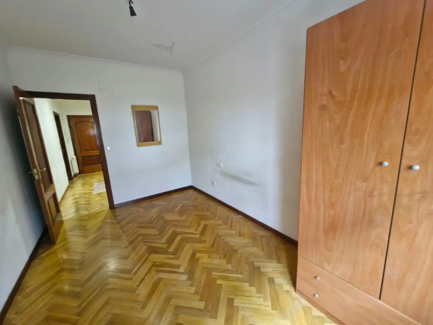 Dormitori de Apartament en venda en Barbadás amb Calefacció, Parquet i Moblat