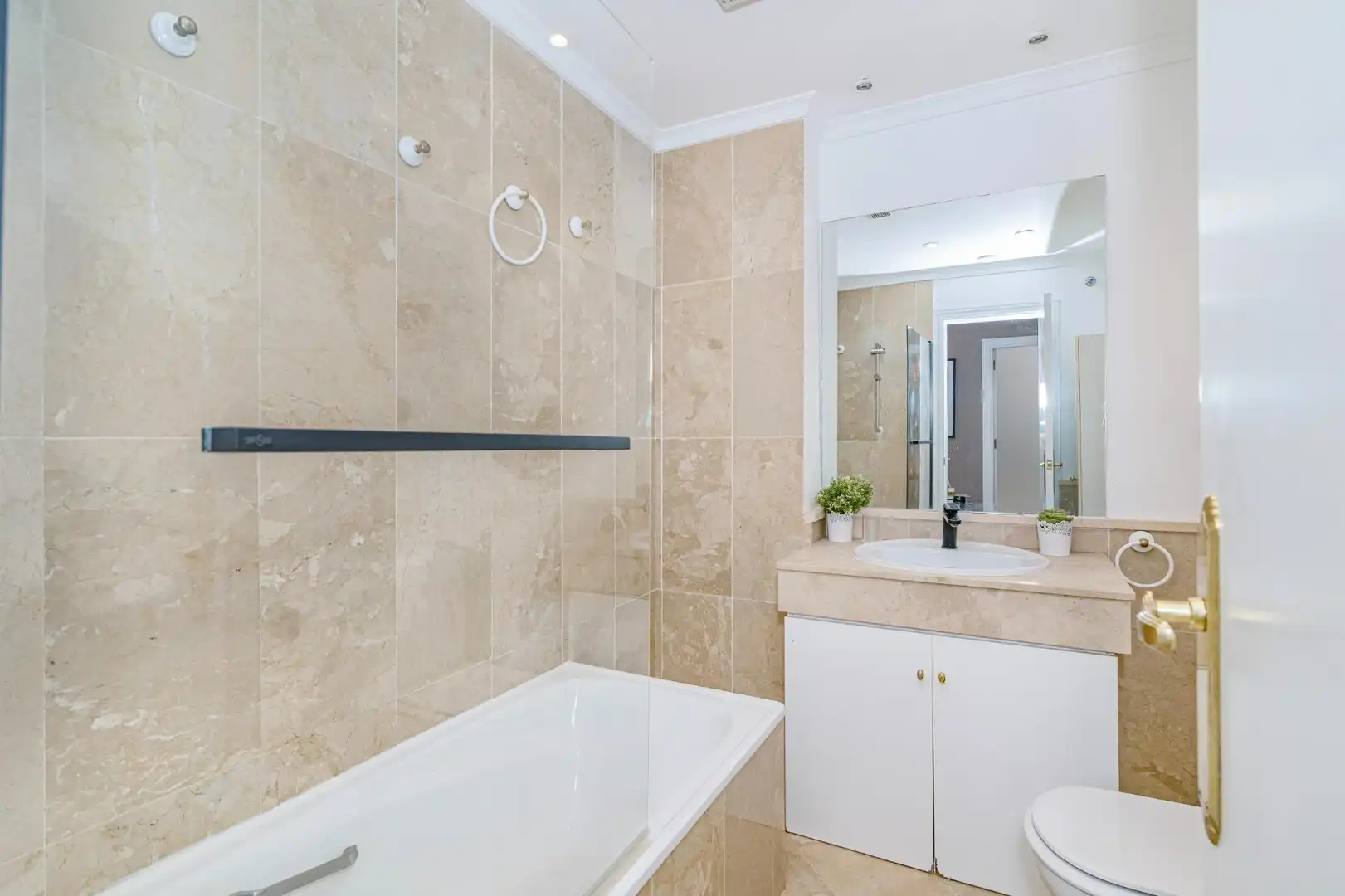 Bathroom of Flat for sale in Genil