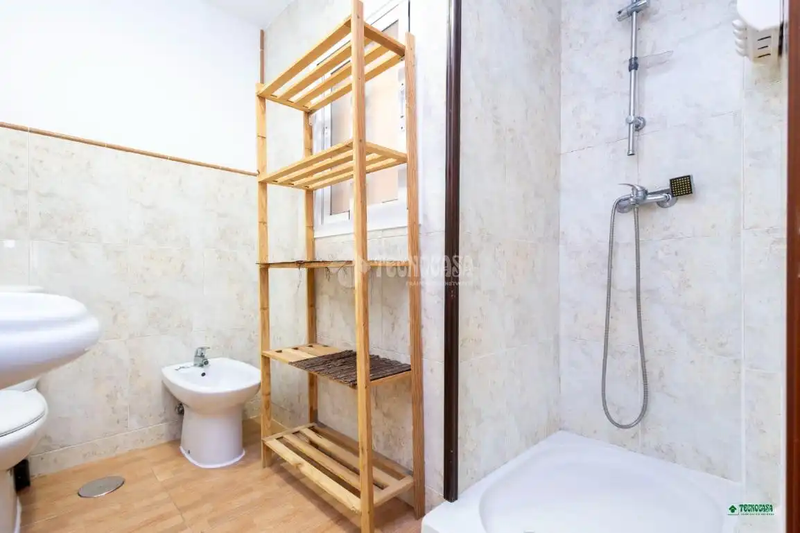 Baño de Piso en venta en Almería con Calefacción y Balcón