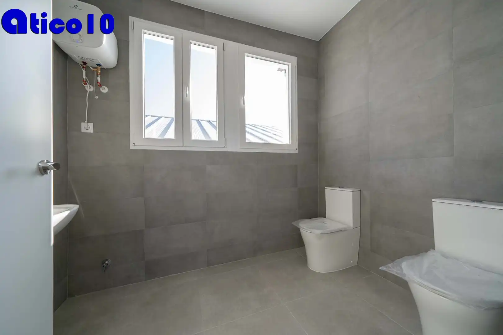 Bathroom of Office for rent in Madrid