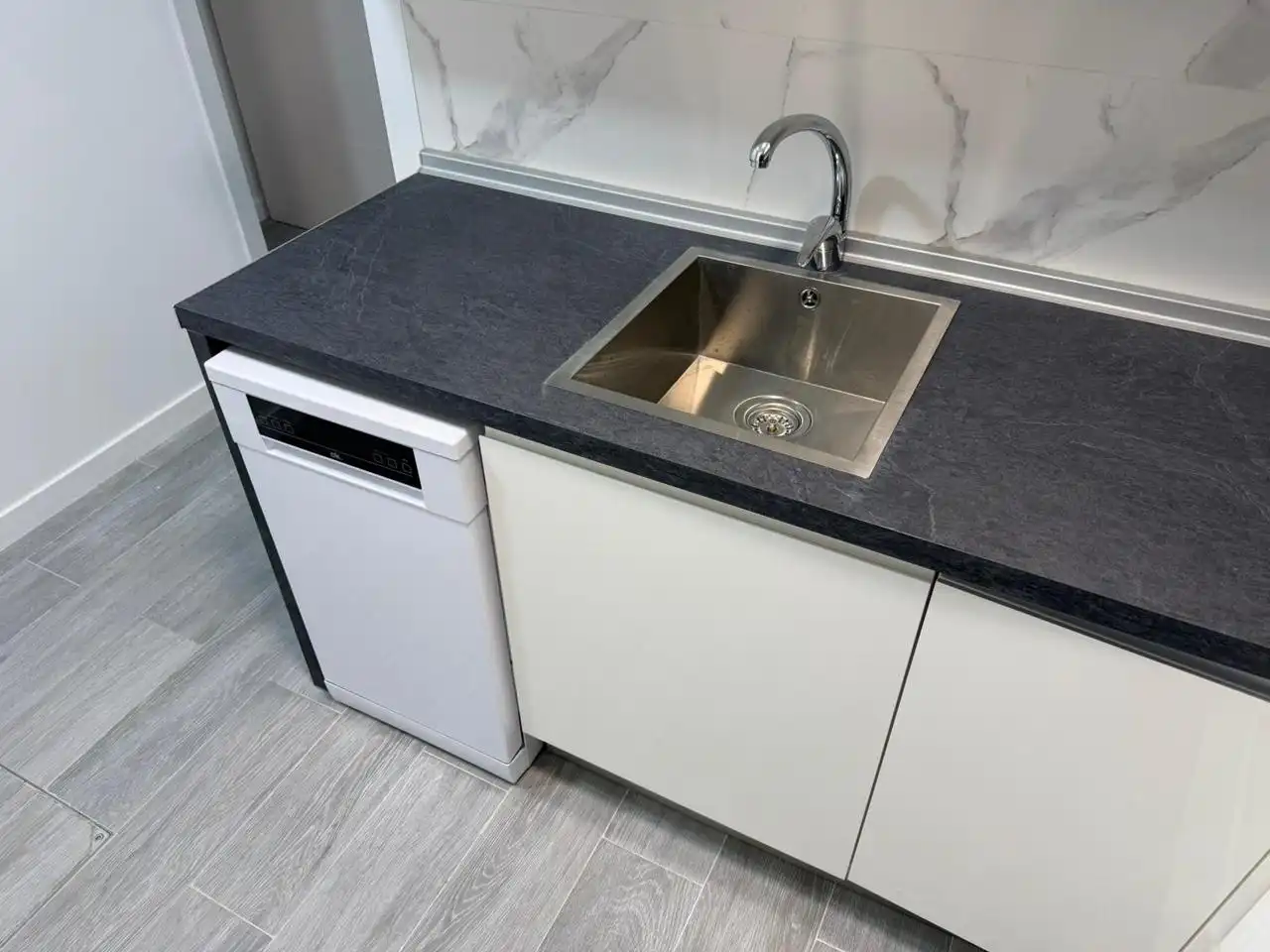 Cuina de Planta baixa de lloguer en Madrid amb Aire condicionat i Moblat