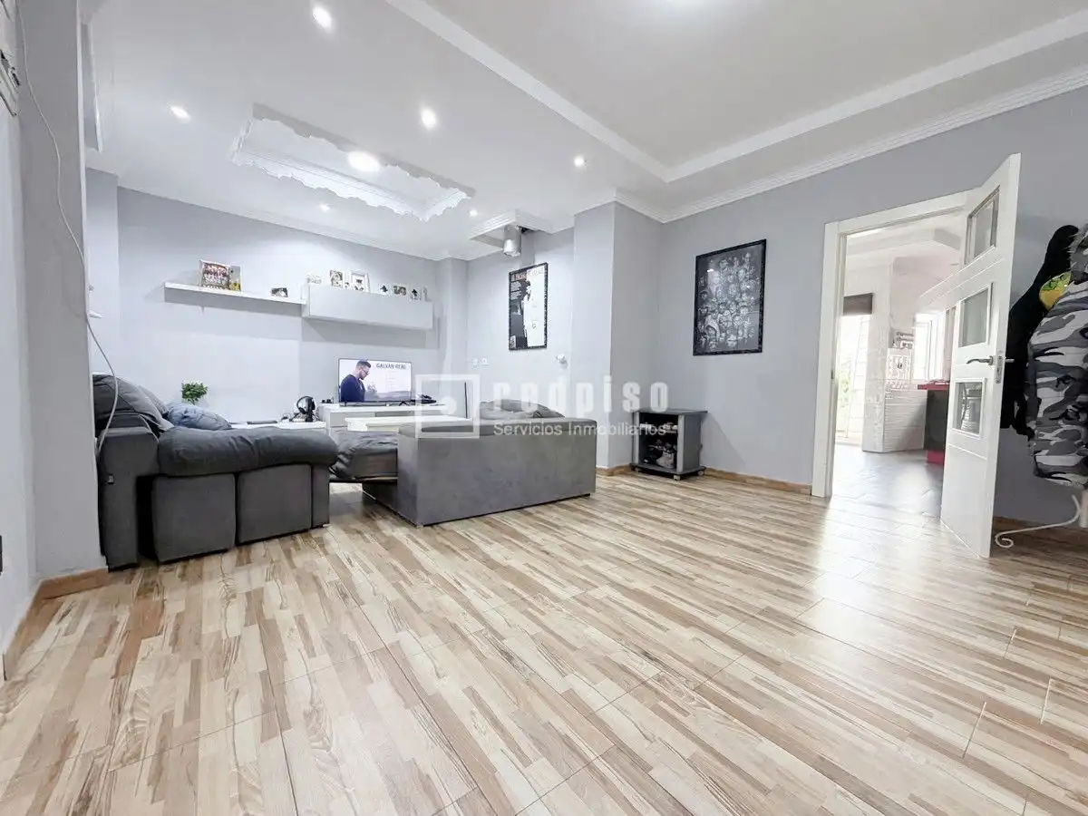 Sala d'estar de Casa o xalet de lloguer en Málaga amb Aire condicionat i Terrassa